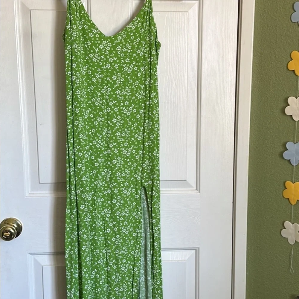 Reformation Green Floral Crimini Midi Dress in Elle - Picture 2 of 8